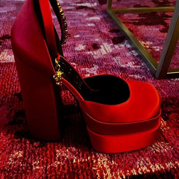 Red Versace platform heel - Picture 5 of 5